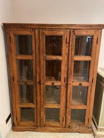 Vetrine etniche in legno