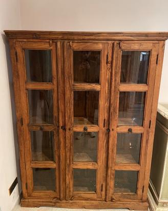 Vetrine etniche in legno