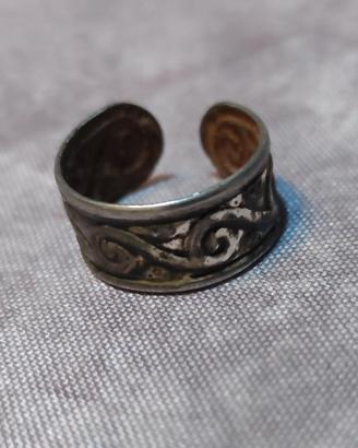 Anello Aperto Regolabile in Metallo Brunito Stile