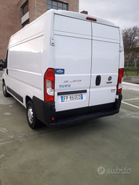 Furgone Fiat Ducato fresco e congelato appena gomm