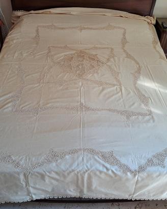 Coperta in seta e pizzo di Cantù
