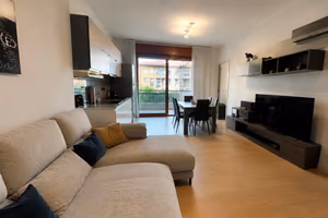 Bilocale con balcone e box auto - Carugate