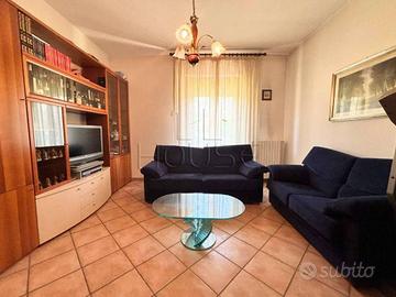 Appartamento di 140 m² con 5 locali e box auto a S