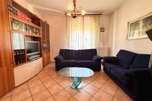 Appartamento di 140 m² con 5 locali e box auto a S