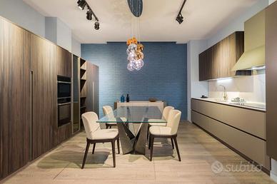 Outlet - Cucina Composit con colonne cantina vino