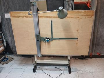 Tavolo da disegno con tecnigrafo 