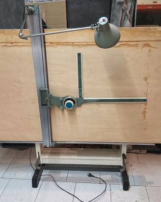 Tavolo da disegno con tecnigrafo 