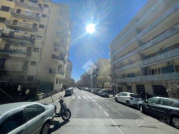 NEGOZIO A NAPOLI