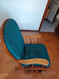 sedia a dondolo in legno 
