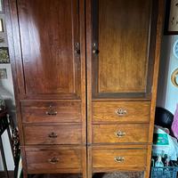 Armadio in legno con cassetti