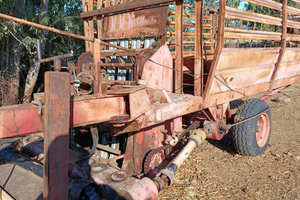 Sfalcia e carica erba