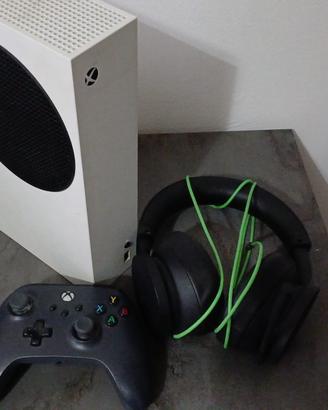 Xbox Series S con controller e cuffie