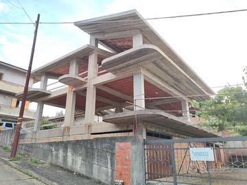 Appartamento attico allo stato rustico in vendita