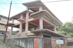 Appartamento attico allo stato rustico in vendita