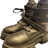 Anfibi in pelle con catena Stokton