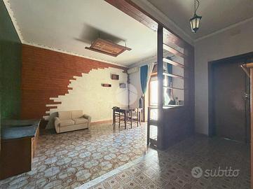 4 LOCALI A CASALNUOVO DI NAPOLI