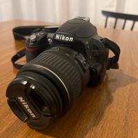 Nikon D3100 con obiettivo AF-S nikkor 18-55mm