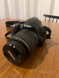 Nikon D3100 con obiettivo AF-S nikkor 18-55mm