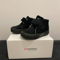 Scarpe Superga con strappo