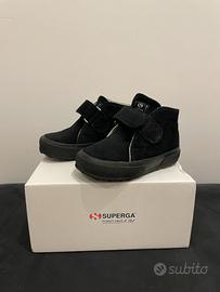 Scarpe Superga con strappo