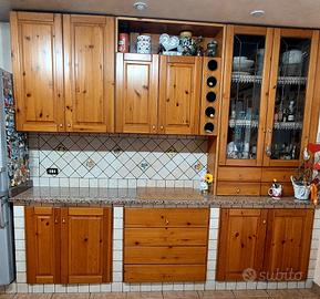 Set Pensili Cucina  in Legno Massello + Vetrina