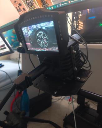fanatec con due corone ed altri accessori 