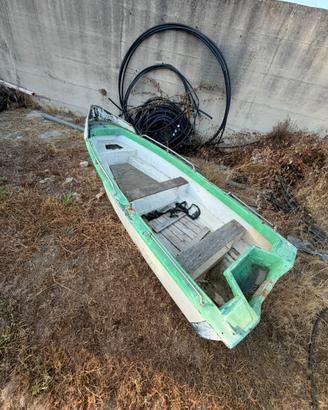 Barchetta da pesca in vetroresina
