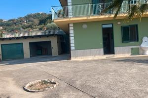 Soluzione indipendente annuale con garace e spazi