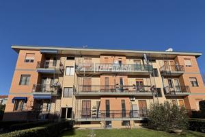 TRILOCALE AL PIANO RIALZATO CON TERRAZZO, BOX AUTO