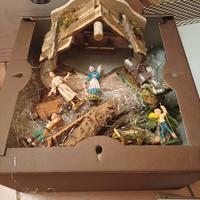 capanna presepe con statuine 