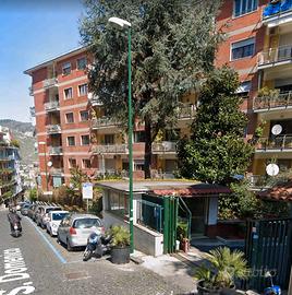 Appartamento divisibile, molto luminoso in parco
