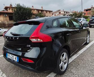 Volvo v40 d2