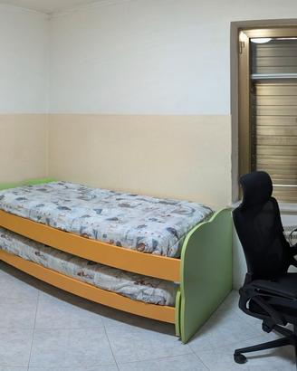 Cameretta - letto a castello, 2 armadi e scrivania