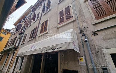 NEGOZIO IN PIENO CENTRO STORICO DI GARDA