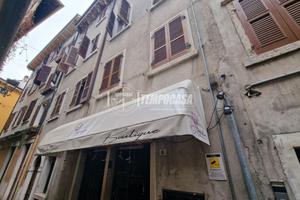 NEGOZIO IN PIENO CENTRO STORICO DI GARDA
