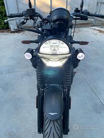 Moto Guzzi V7 Stone anno 2024