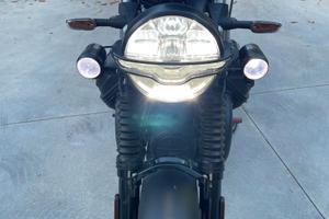 Moto Guzzi V7 Stone anno 2024