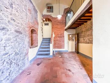 NEGOZIO IN A PISTOIA