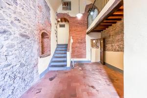 NEGOZIO IN A PISTOIA