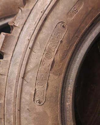 gomme 205/70 r15