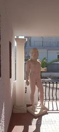 Statua più colonna in resina