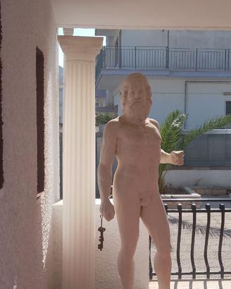 Statua più colonna in resina