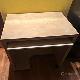 Scrivania piccola color bianco rovere