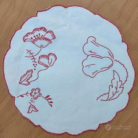 Centrini ricamato a mano - 25cm