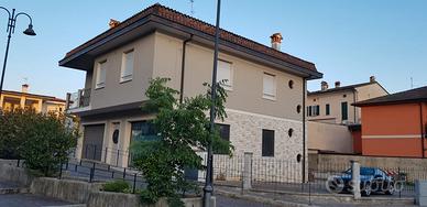 Zona centralissima con parcheggi gratuiti