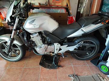 Honda CBF 500 incidentata
