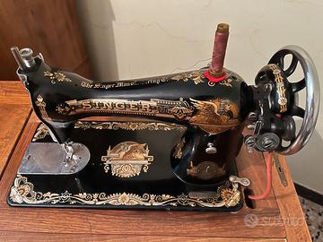 Macchina da cucire Singer 15K del 1918 con mobile