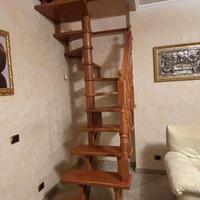 Scaletta a chiocciola in legno massello