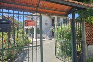Alloggio con due posti auto e ricovero
