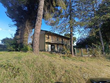 Casa indipendente di 281 m² con più di 5 locali a 